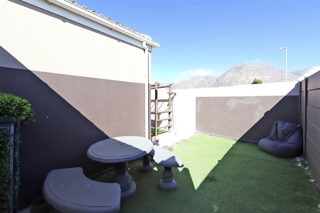3 Bed Townhouse in Muizenberg photo number 15
