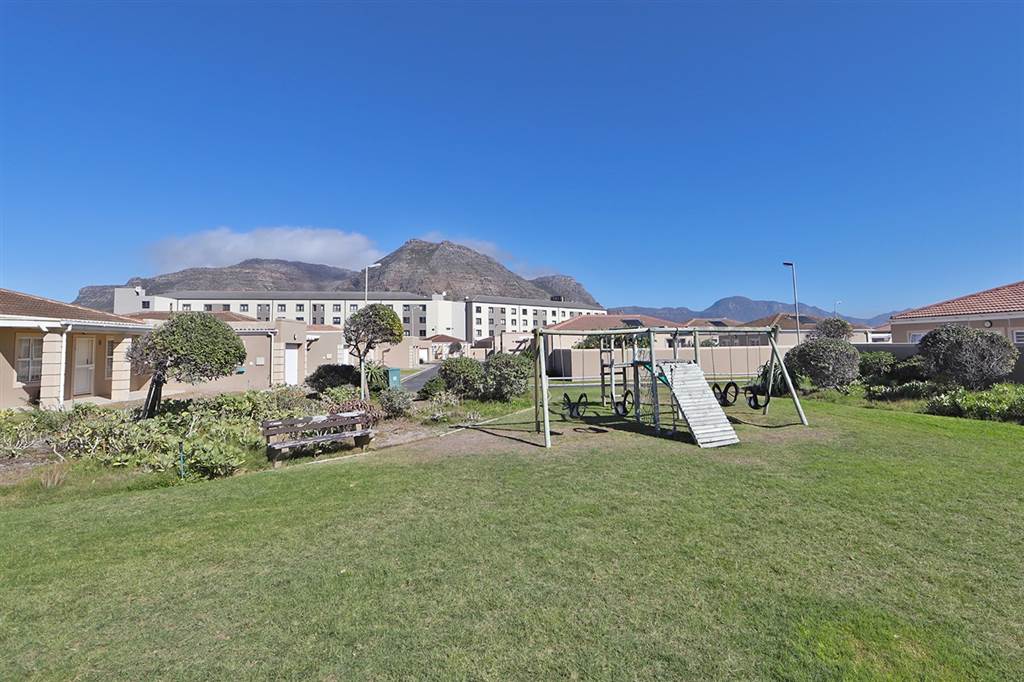 3 Bed Townhouse in Muizenberg photo number 20