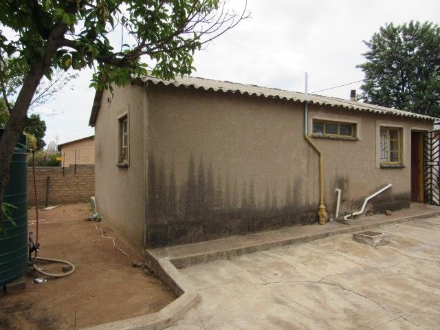 2 Bed House in Lethlabile photo number 7