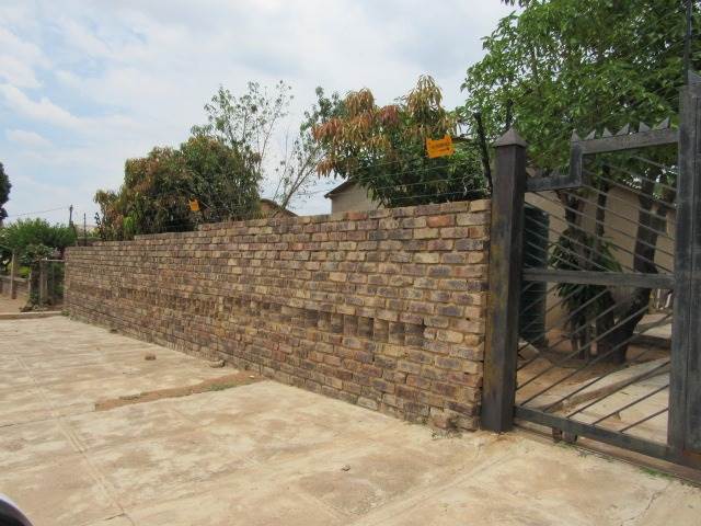 2 Bed House in Lethlabile photo number 2