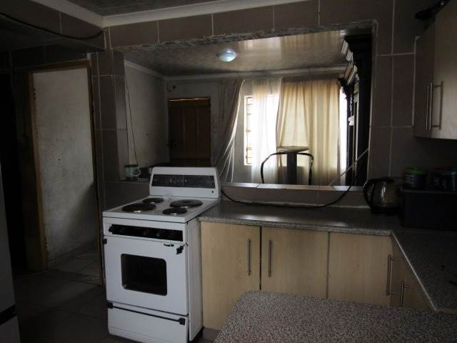 2 Bed House in Lethlabile photo number 13