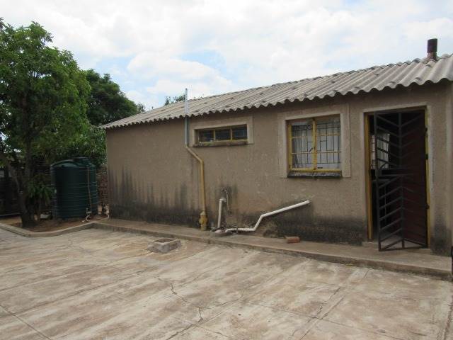 2 Bed House in Lethlabile photo number 8
