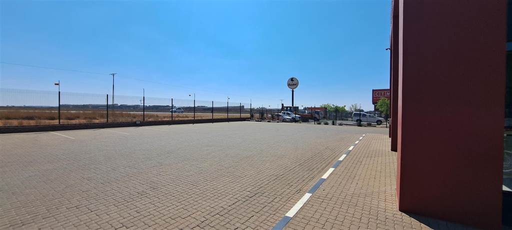 586  m² Commercial space in Middelburg Central photo number 7