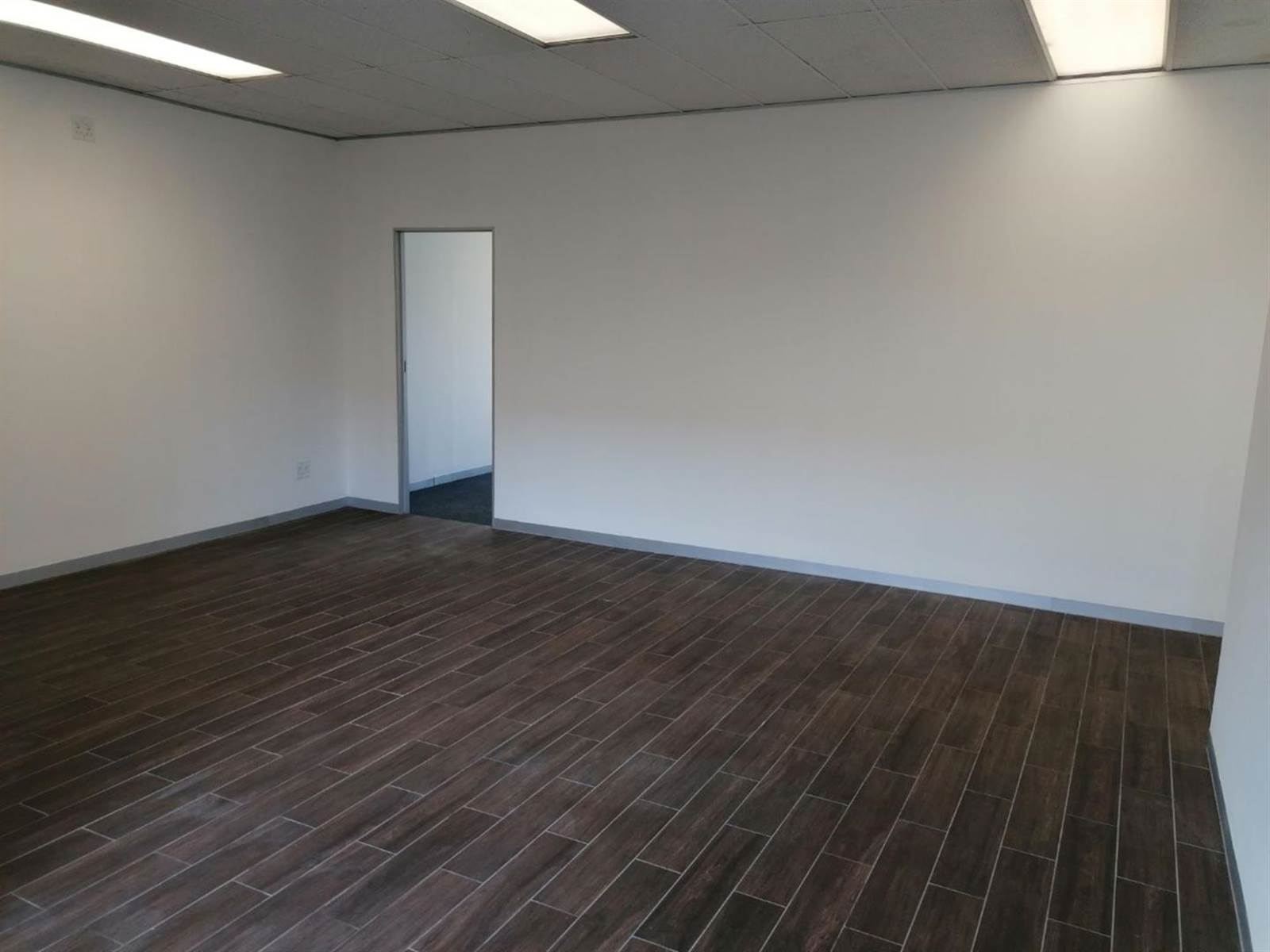 419  m² Commercial space in Bryanston photo number 2