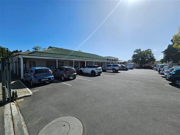 716  m² Commercial space in Somerset West Central