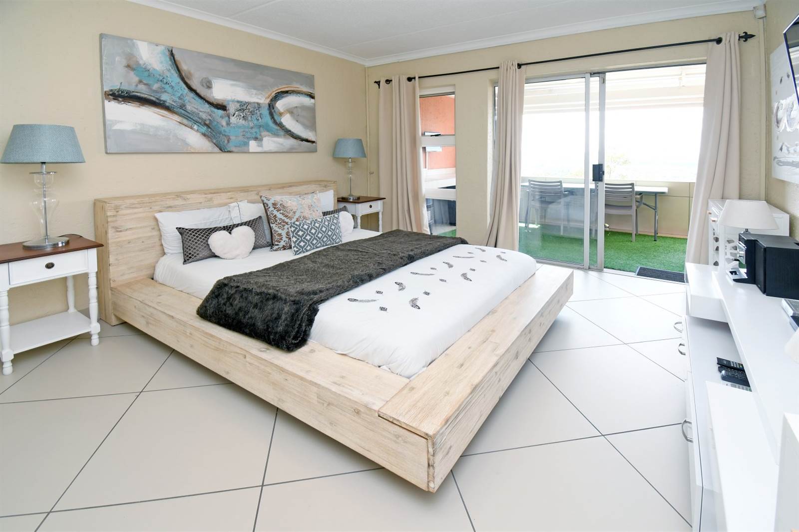4 Bed Apartment in Northcliff photo number 9