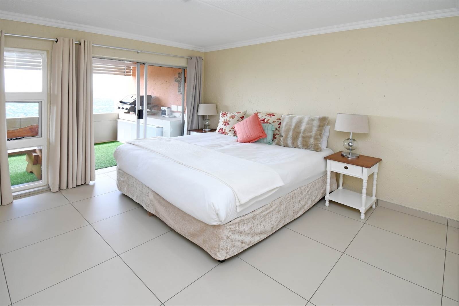 4 Bed Apartment in Northcliff photo number 23