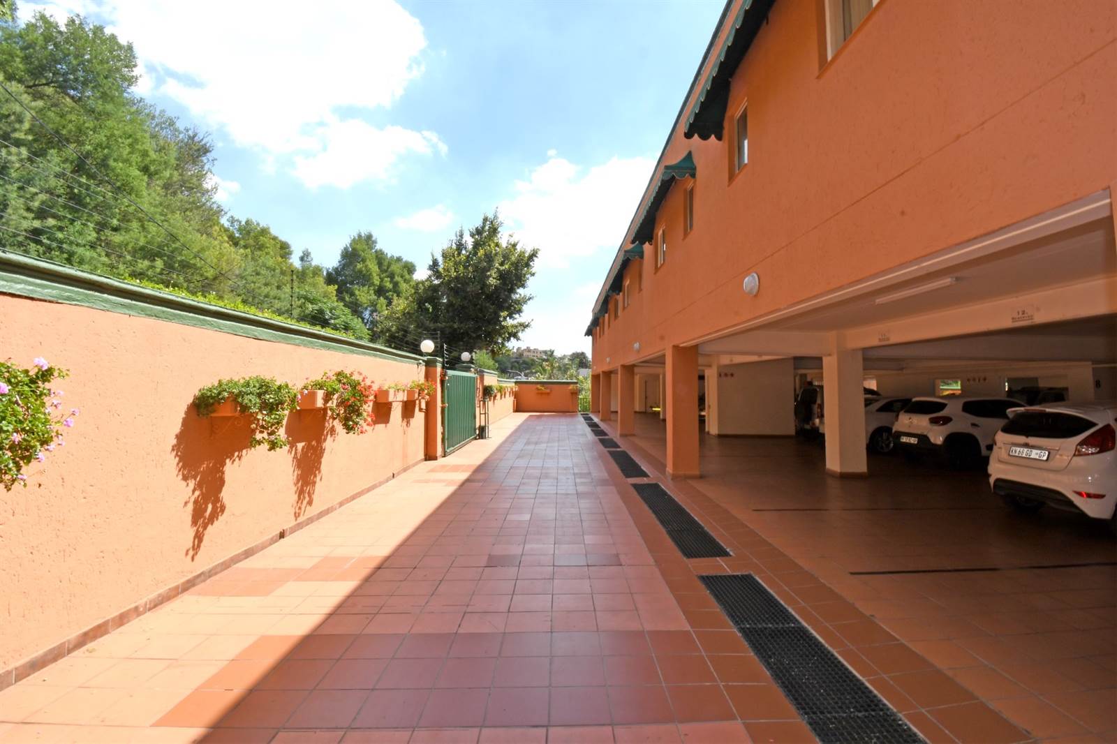 4 Bed Apartment in Northcliff photo number 29