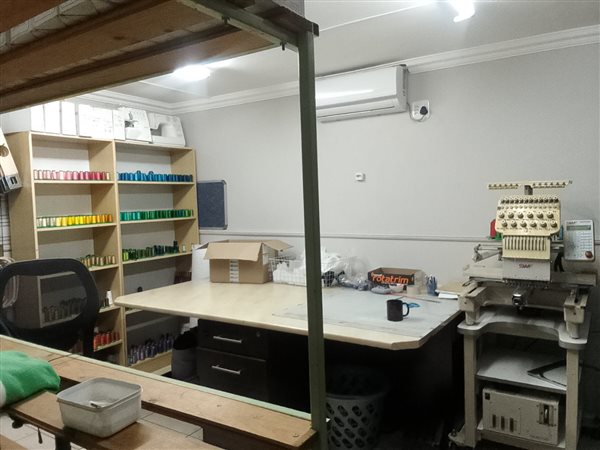 164  m² Industrial space