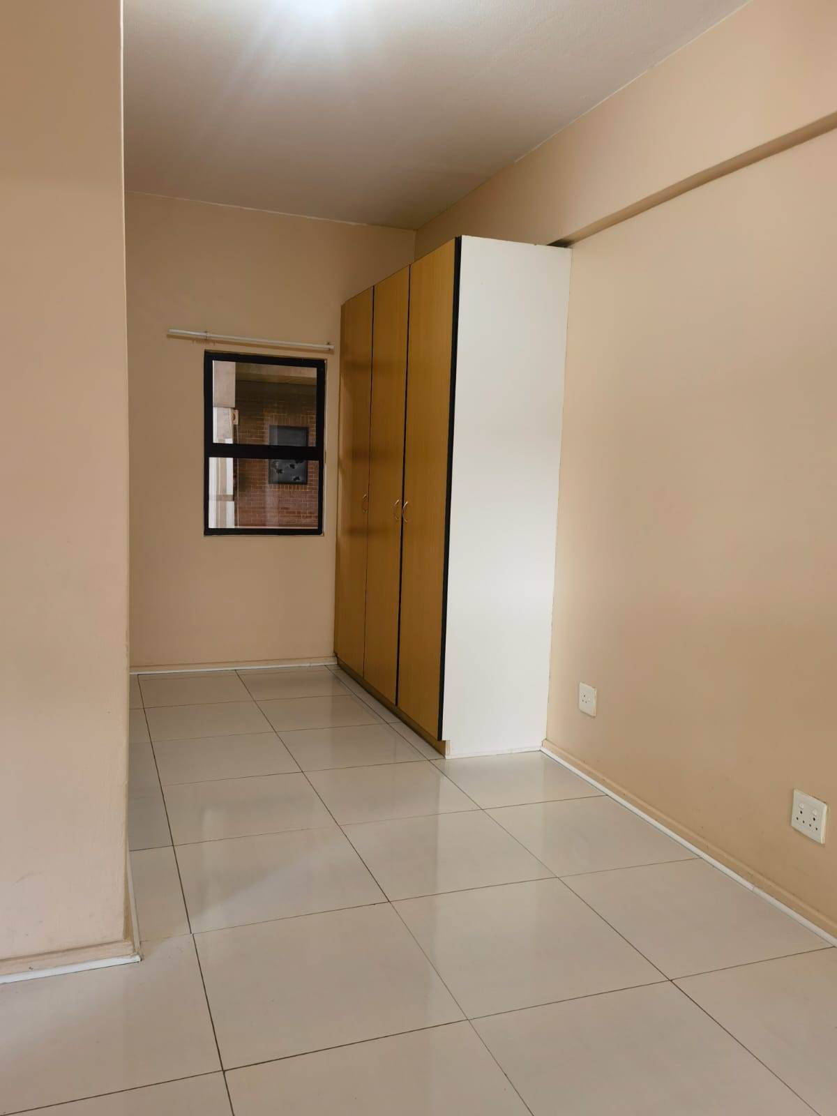 2 Bed Apartment in Milpark photo number 13
