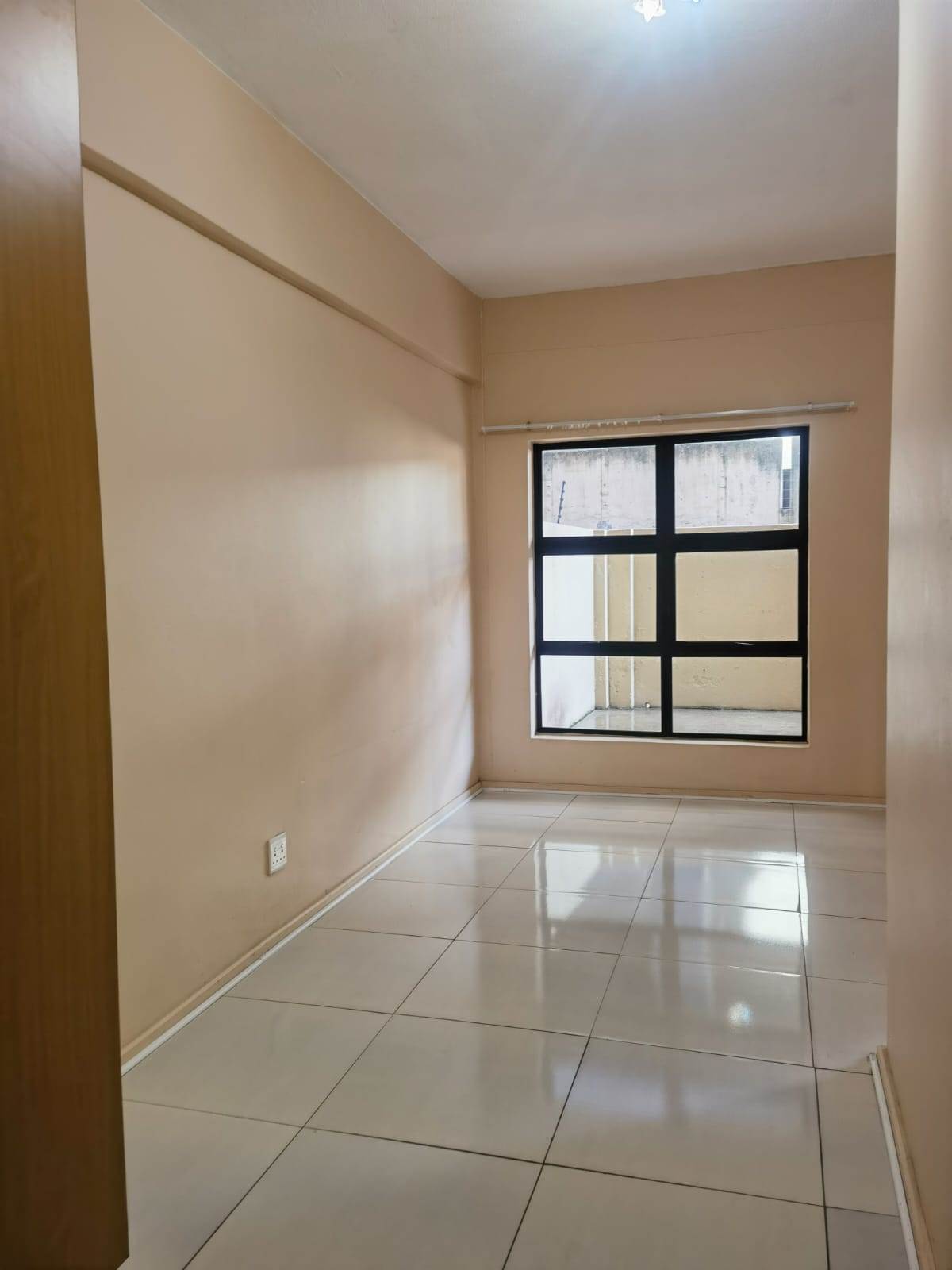 2 Bed Apartment in Milpark photo number 9