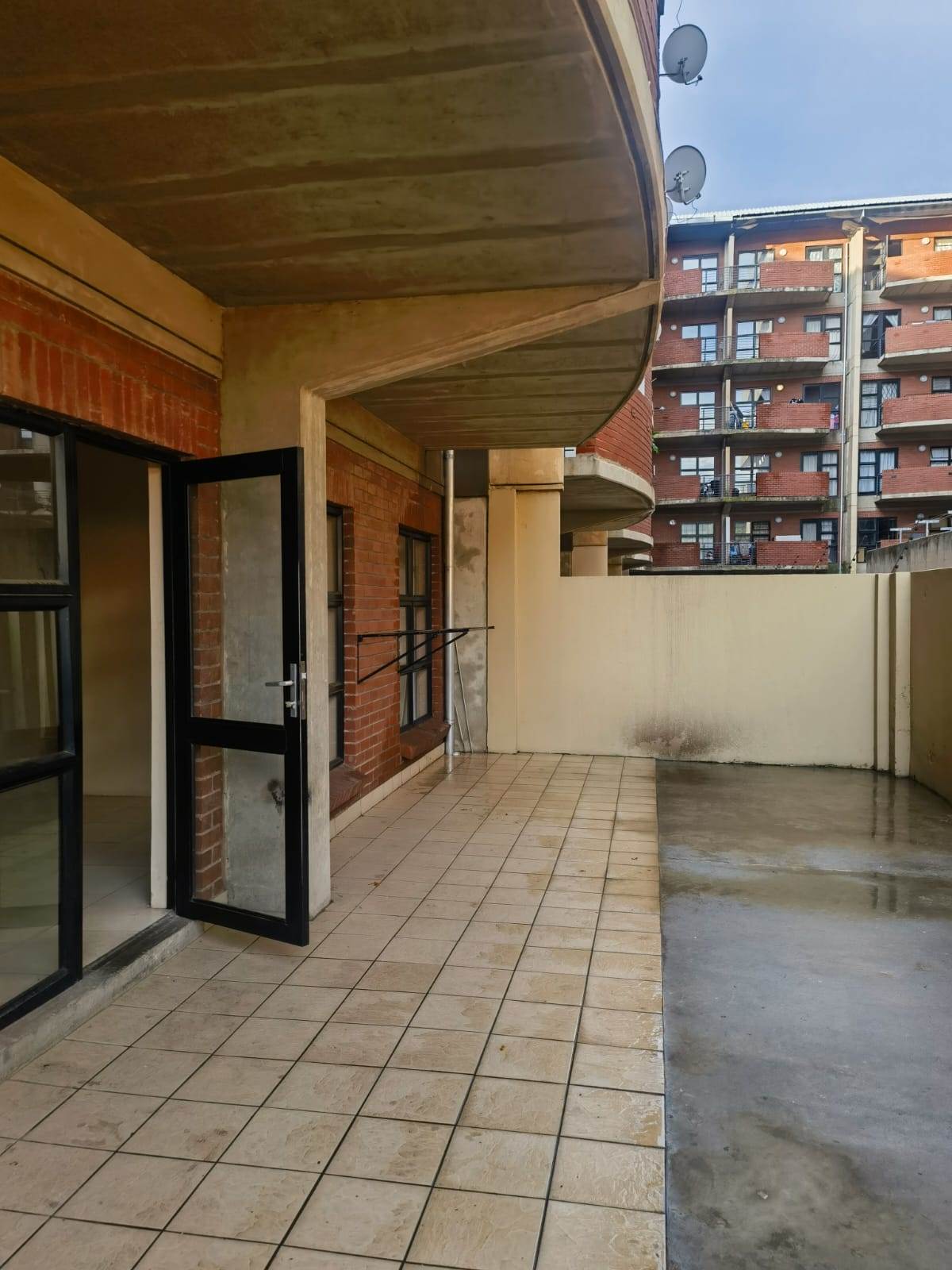 2 Bed Apartment in Milpark photo number 20