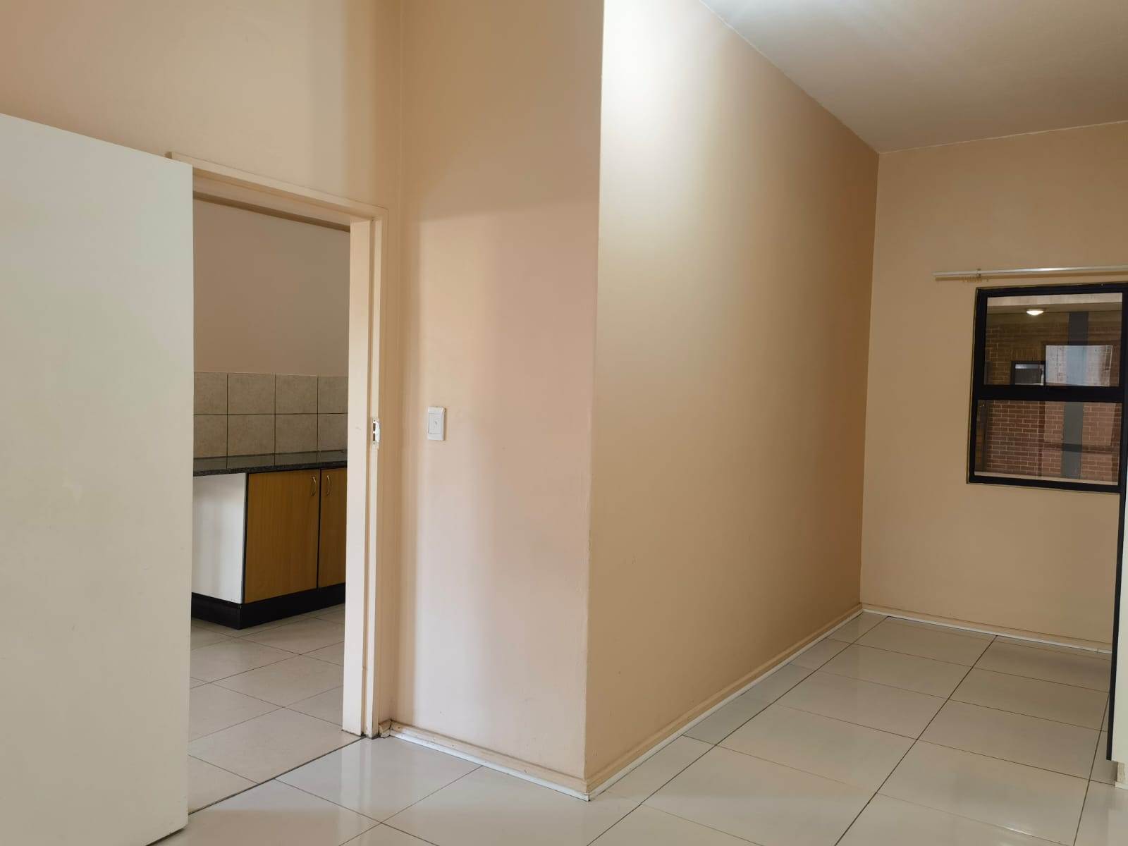2 Bed Apartment in Milpark photo number 10