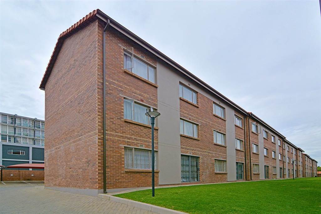 2 Bed Apartment in Edenvale photo number 27