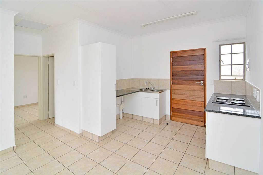 2 Bed Apartment in Edenvale photo number 20