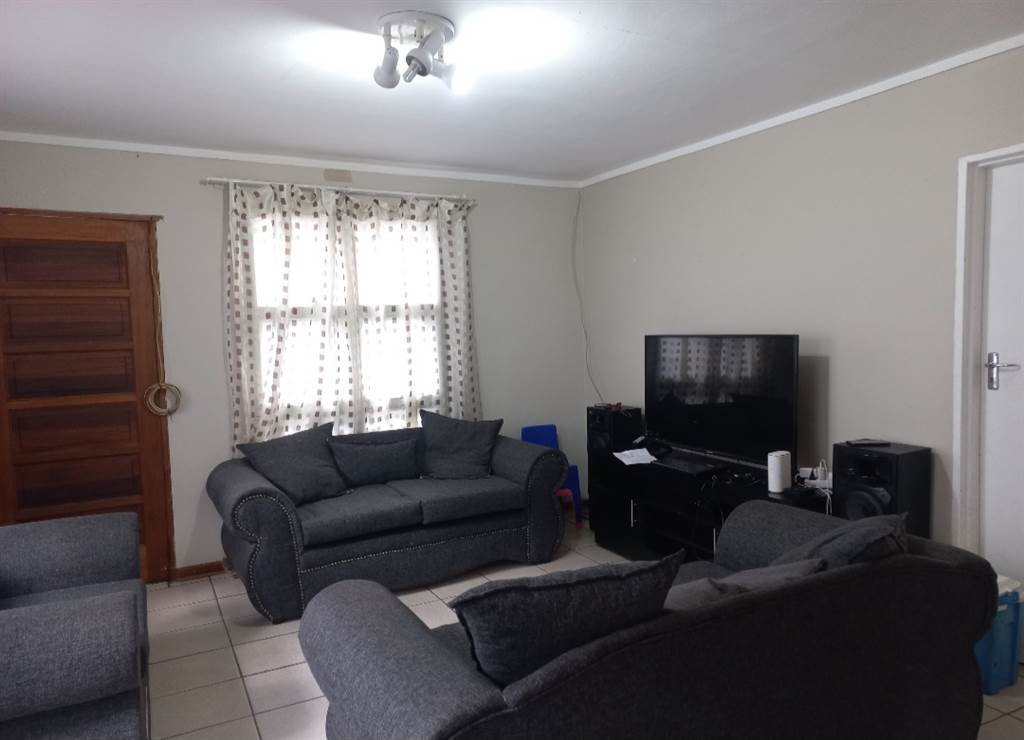 2 Bed Townhouse in Universitas photo number 5