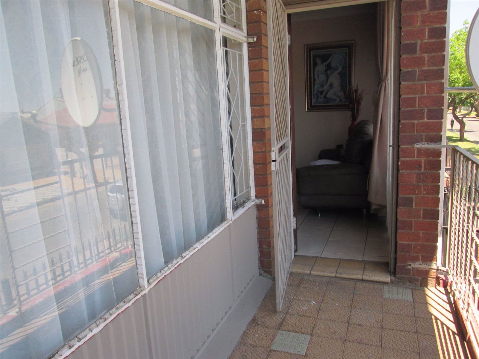 2 Bed Apartment in Dalview photo number 9