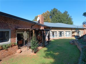 7 Bed House in Signal Hill