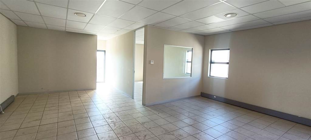 84  m² Commercial space in Hazeldean (Silverlakes Surroundings) photo number 7