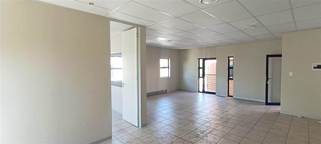 84  m² Commercial space in Hazeldean (Silverlakes Surroundings) photo number 4
