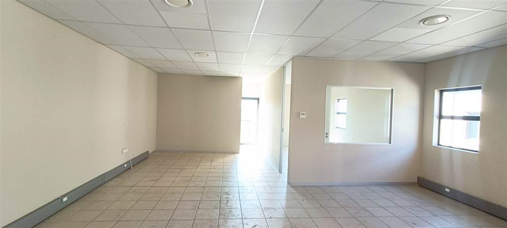 84  m² Commercial space in Hazeldean (Silverlakes Surroundings) photo number 8