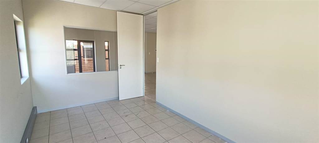 84  m² Commercial space in Hazeldean (Silverlakes Surroundings) photo number 9