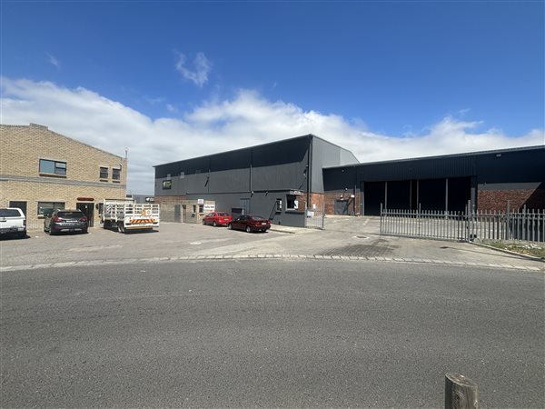 8 420 m² Industrial space 8 420 m² Industrial space