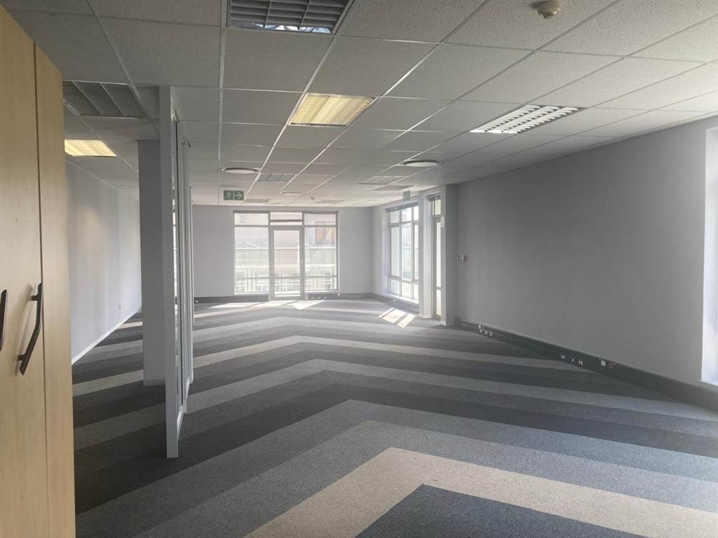 409  m² Commercial space in Illovo photo number 16