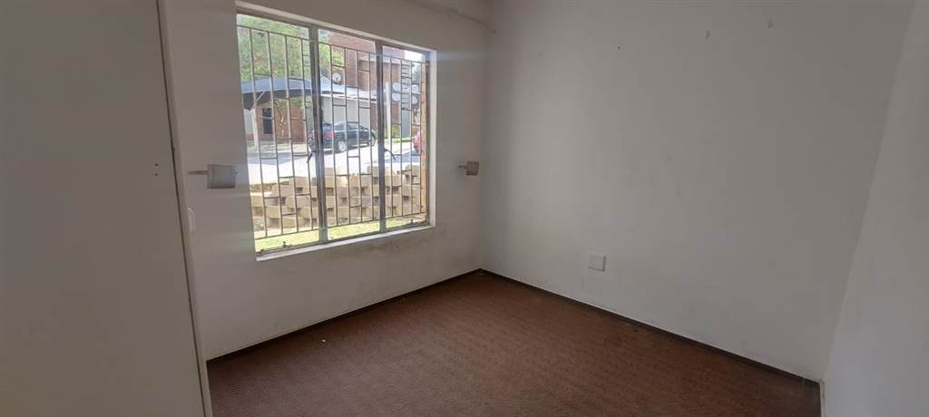 2 Bed Apartment in Birchleigh photo number 9