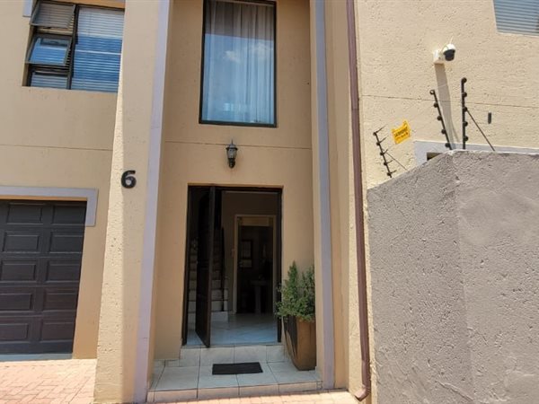 3 Bedroom Townhouse 3 Bedroom Townhouse