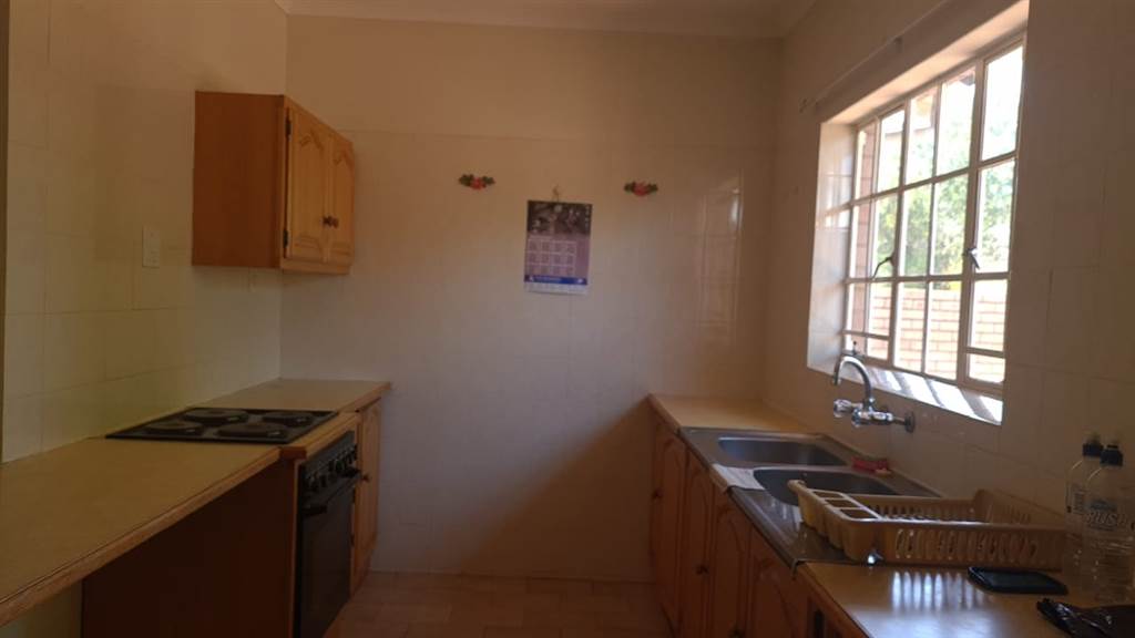 2 Bed Townhouse in Bela-Bela (Warmbaths) photo number 10
