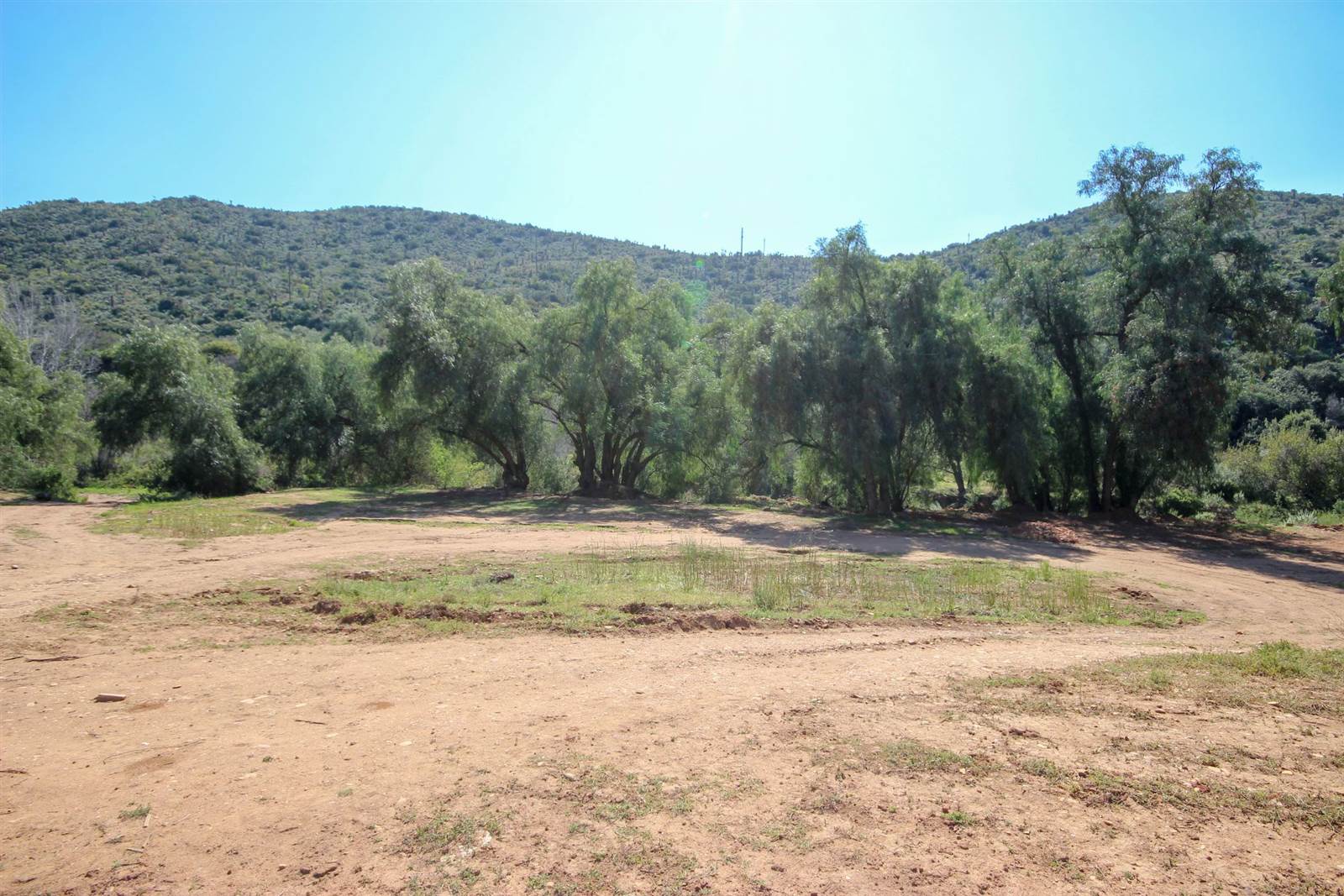 940 m² Land available in De Rust photo number 13