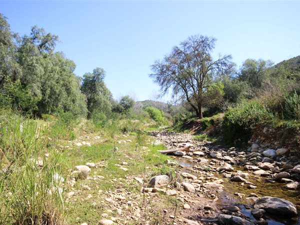 940 m² Land available in De Rust