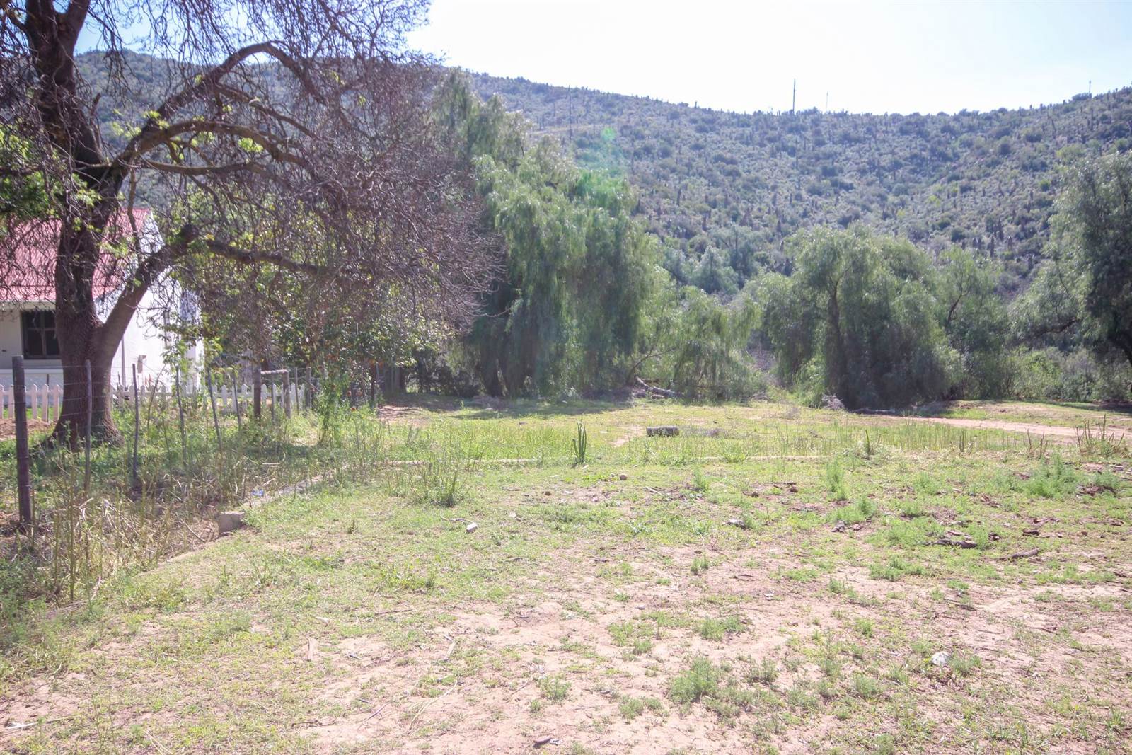 940 m² Land available in De Rust photo number 11