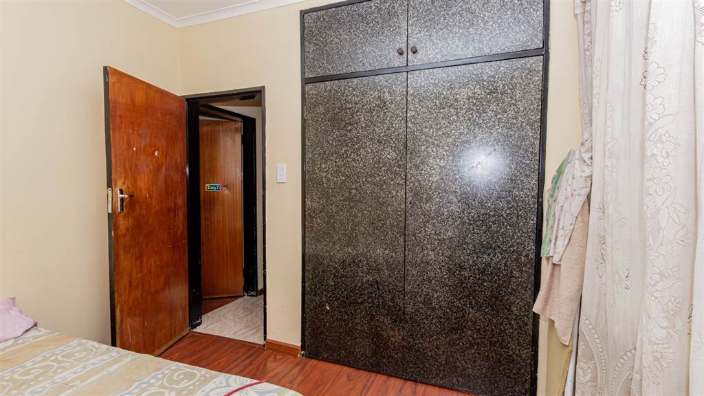 4 Bed House in Lenasia South photo number 18