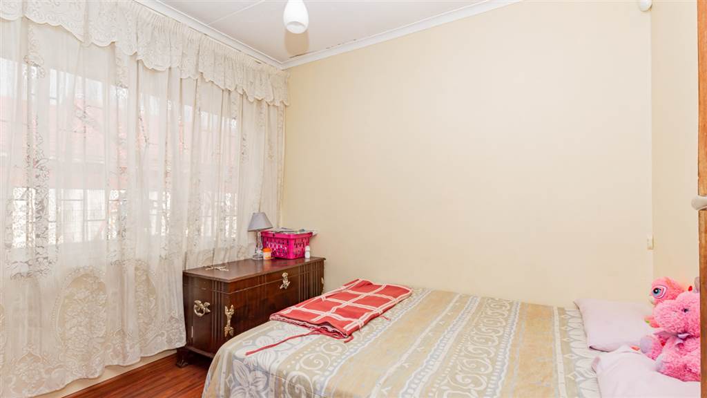 4 Bed House in Lenasia South photo number 21