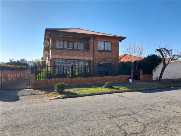 270  m² Commercial space in Rosettenville