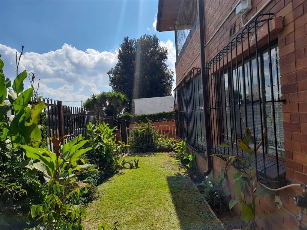 270  m² Commercial space in Rosettenville photo number 3