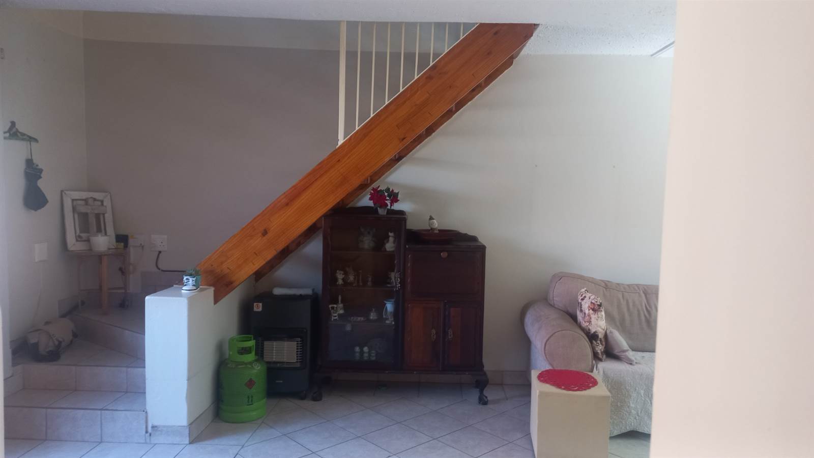 3 Bed Apartment in Garsfontein photo number 10