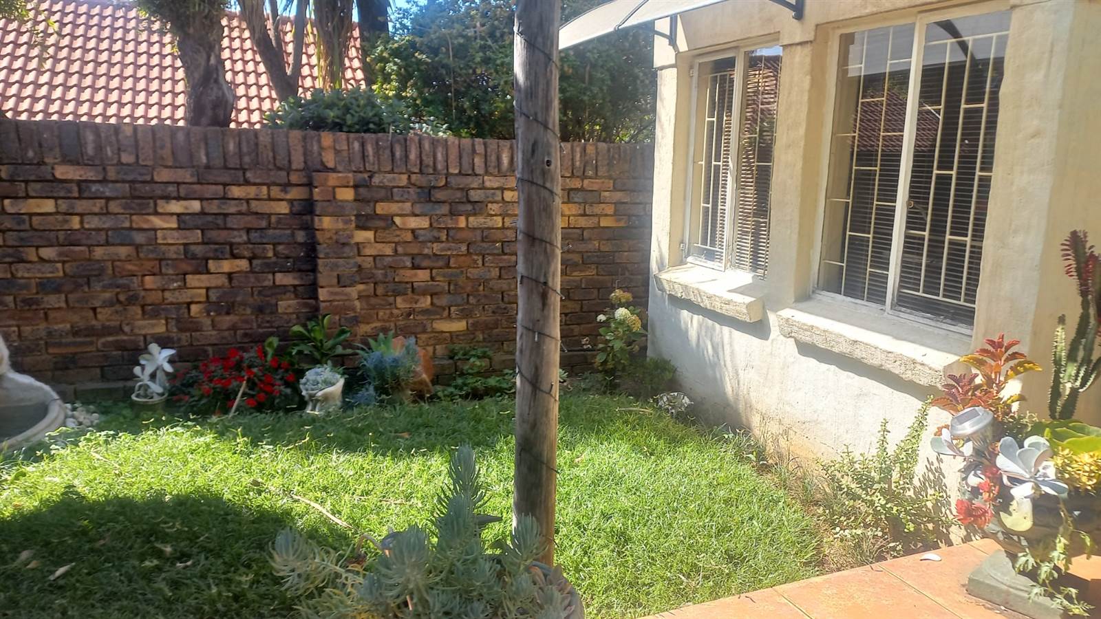 3 Bed Apartment in Garsfontein photo number 19