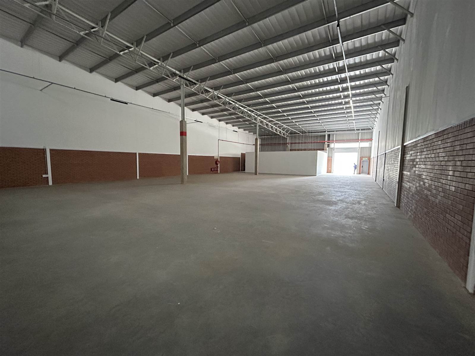 669  m² Industrial space in Clayville photo number 1