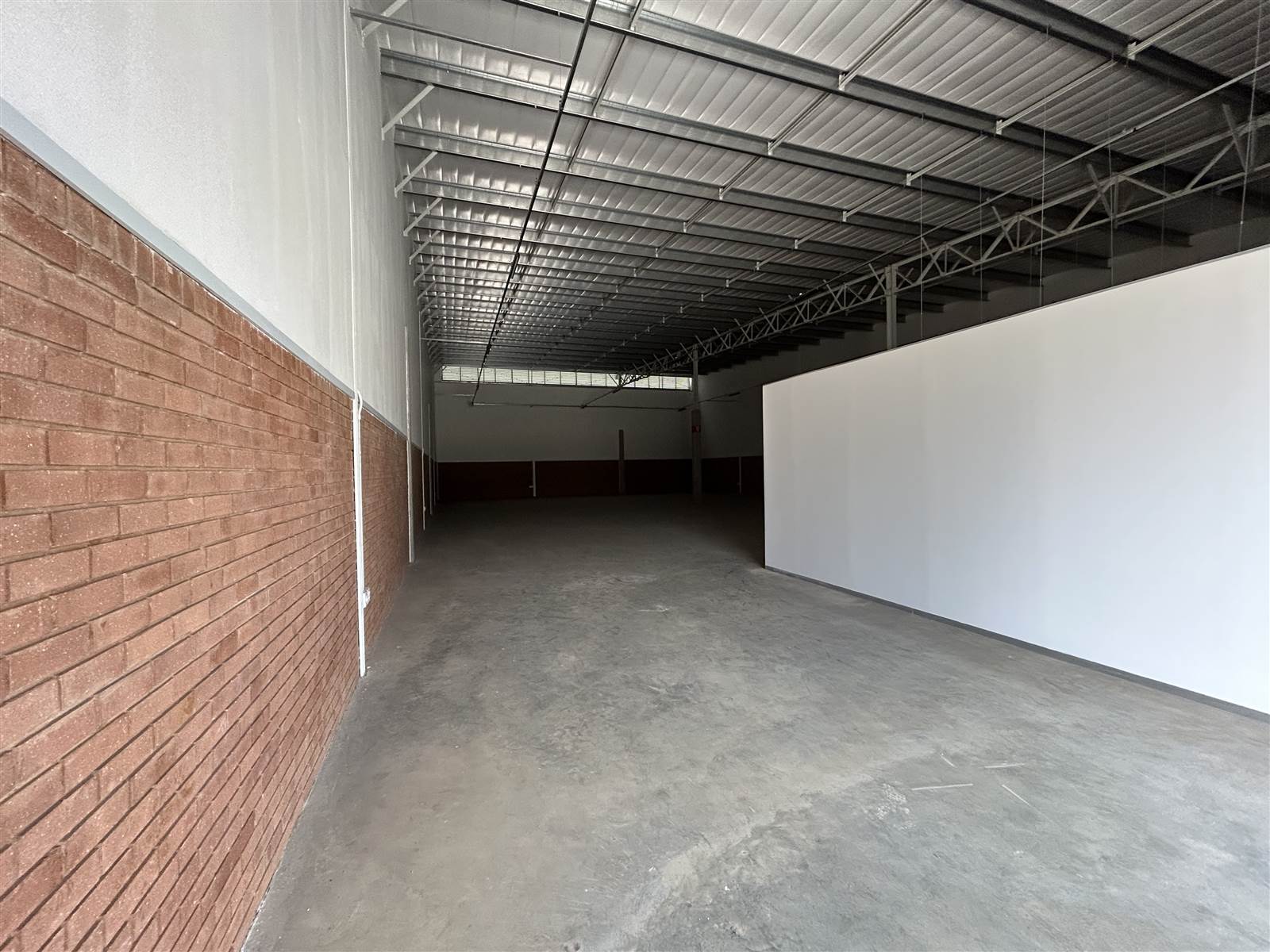 669  m² Industrial space in Clayville photo number 2