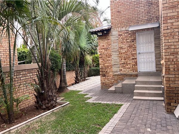 3 Bedroom Townhouse 3 Bedroom Townhouse