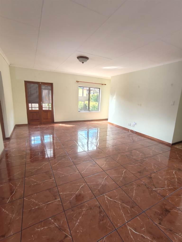 2 Bed House in Secunda photo number 3