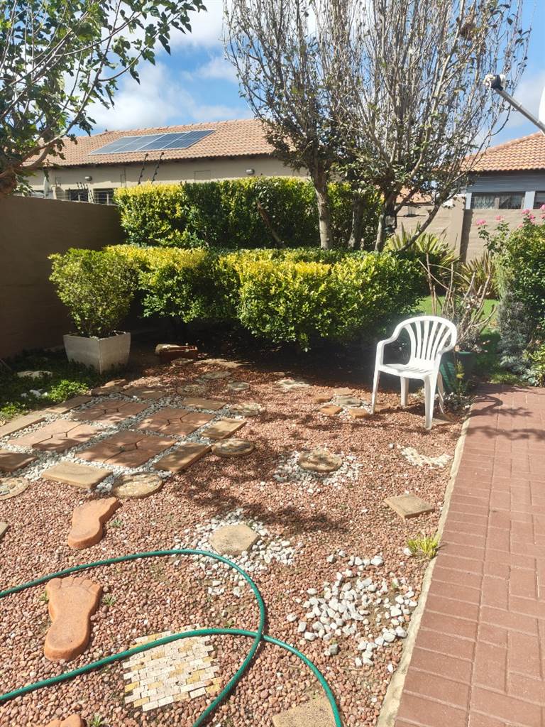 2 Bed House in Secunda photo number 15