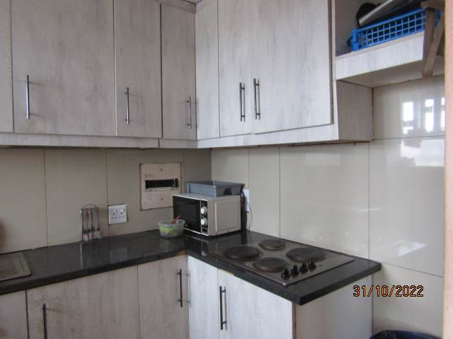 2 Bed Flat in Glenwood photo number 2