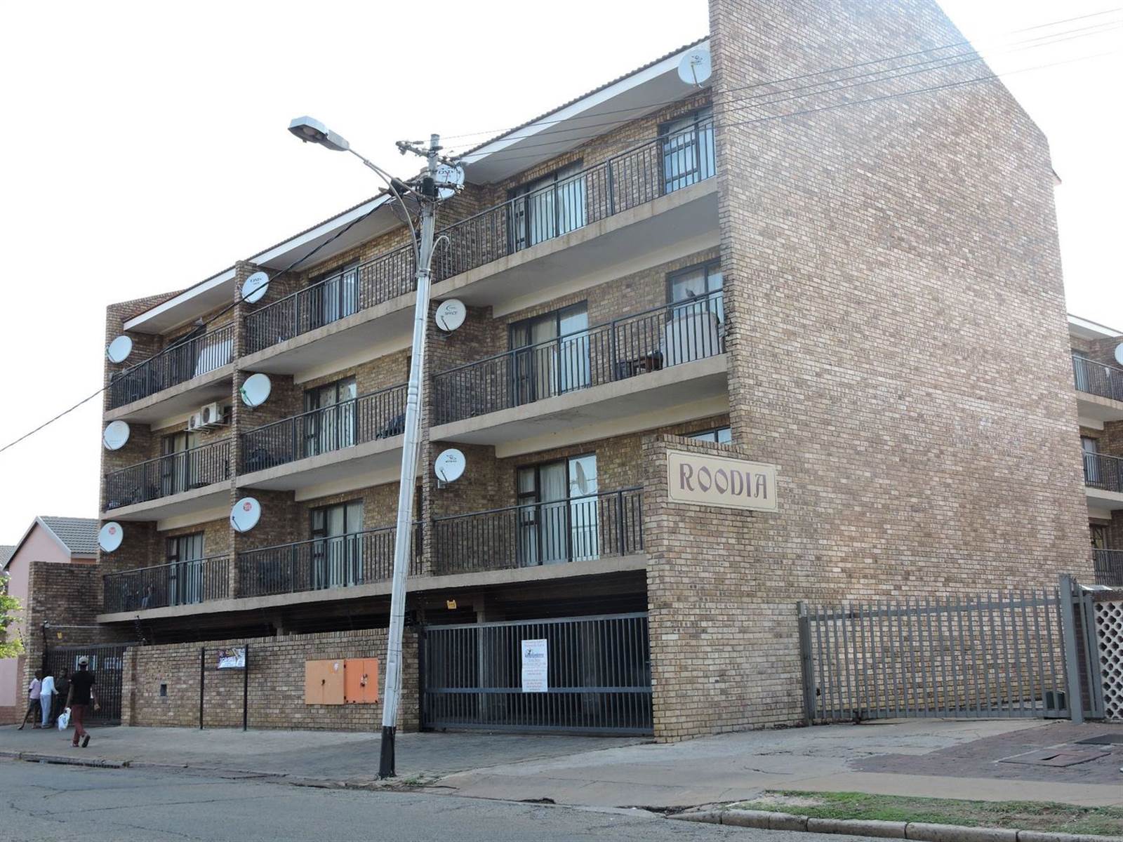 2 Bed Apartment in Potchefstroom Central photo number 1