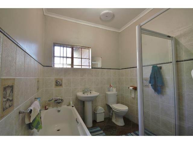 3 Bed House in Hectorspruit photo number 6
