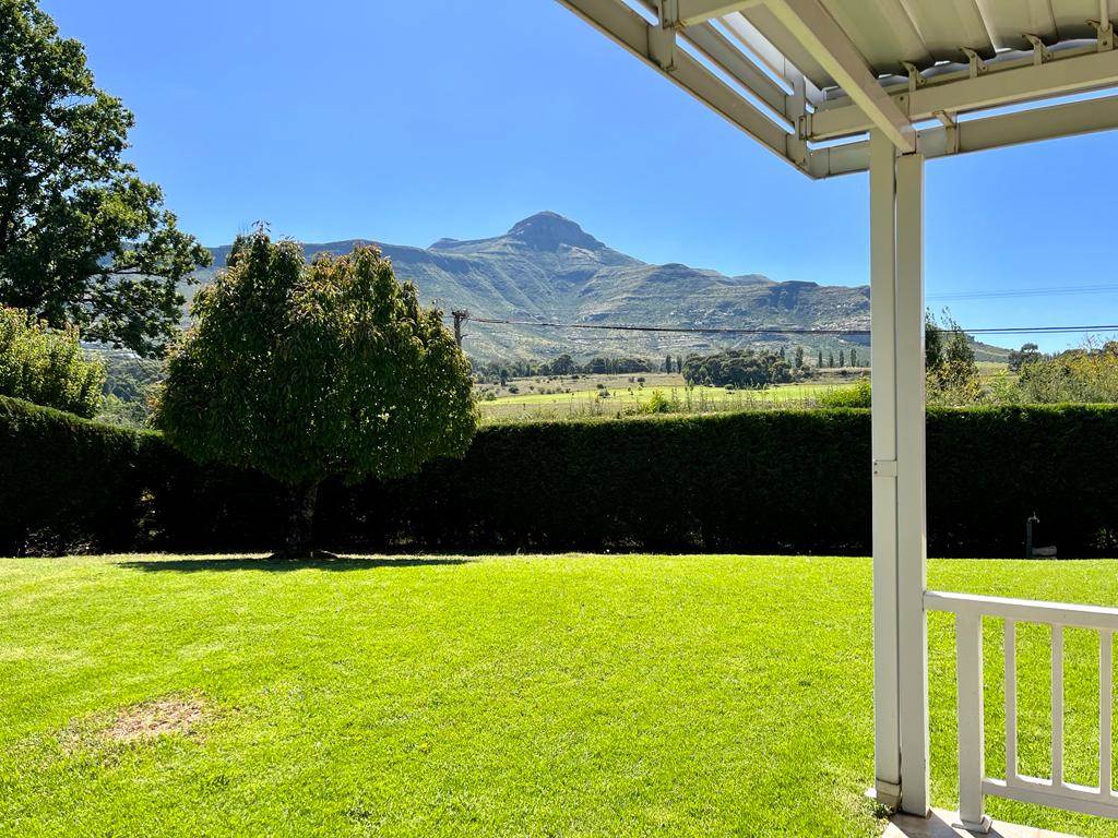 4 Bed House in Clarens photo number 2