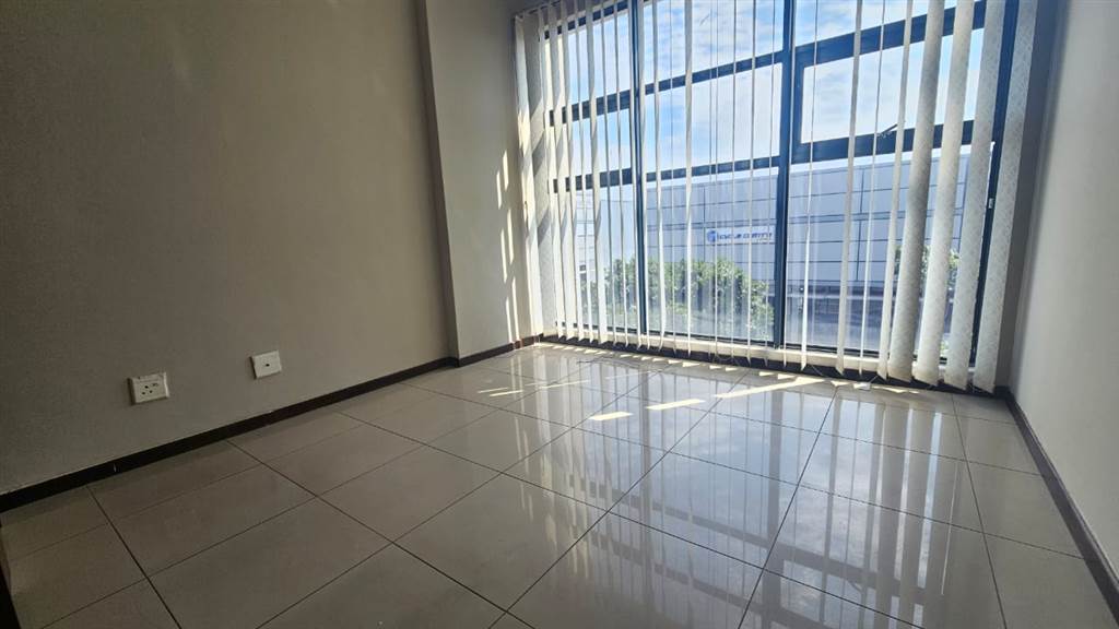 2 Bed Apartment in Umhlanga Ridge photo number 6